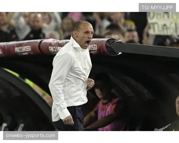 争议瞬间:尤文图斯进球因疑似手球被VAR取消,主帅阿莱格里抗议染黄